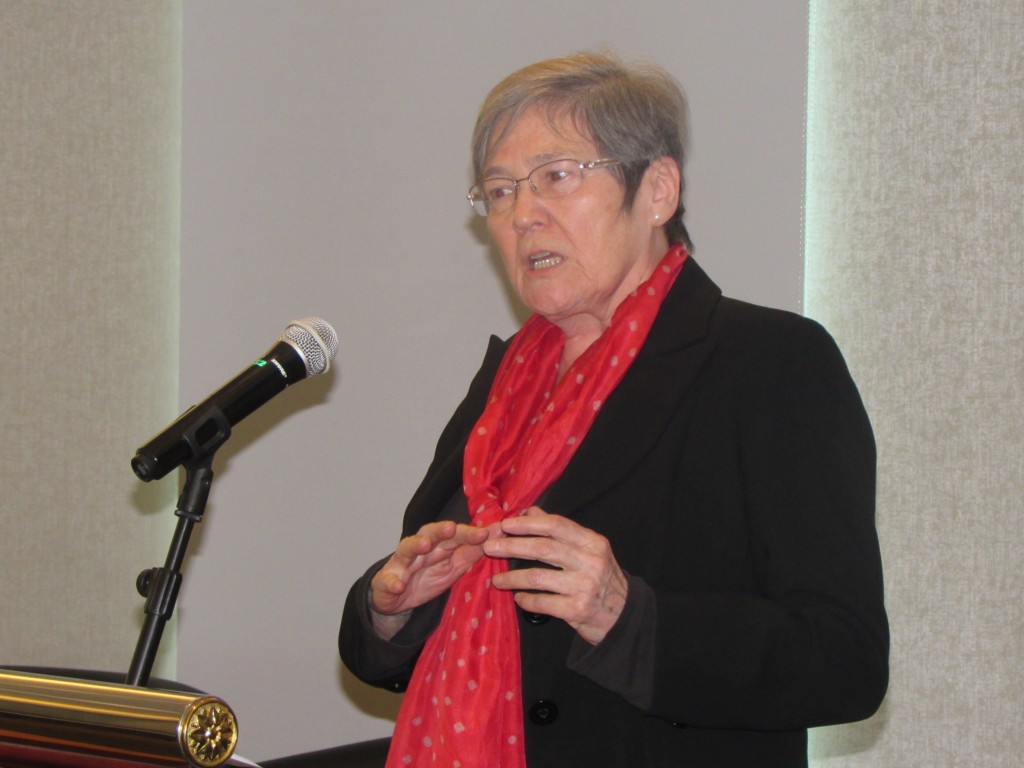 Clare Short, Chair of EITI in discussion about